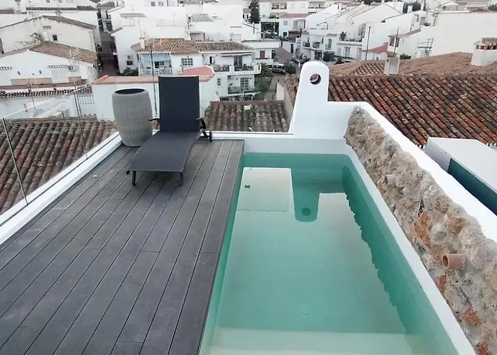 I Am Poolhouse